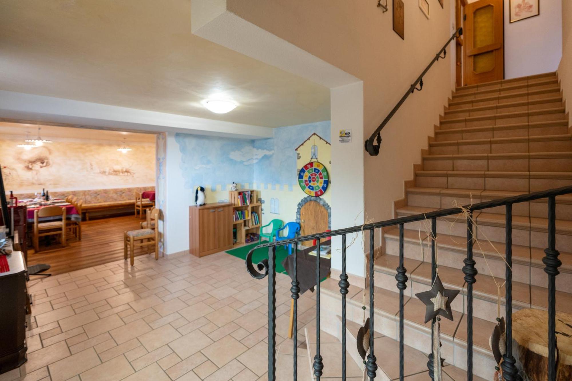 Albergo Pensione Serenetta วาเรนา ภายนอก รูปภาพ